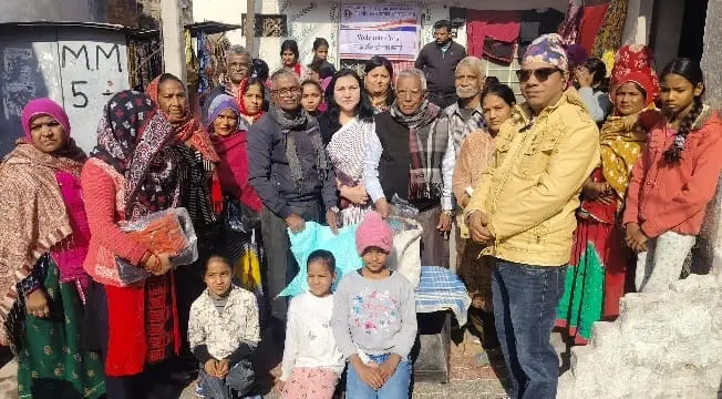 बस्ती की महिलाओं का किया सम्मान
