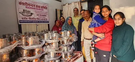 जरूरतमंद कन्याओं को बांटे बर्तन