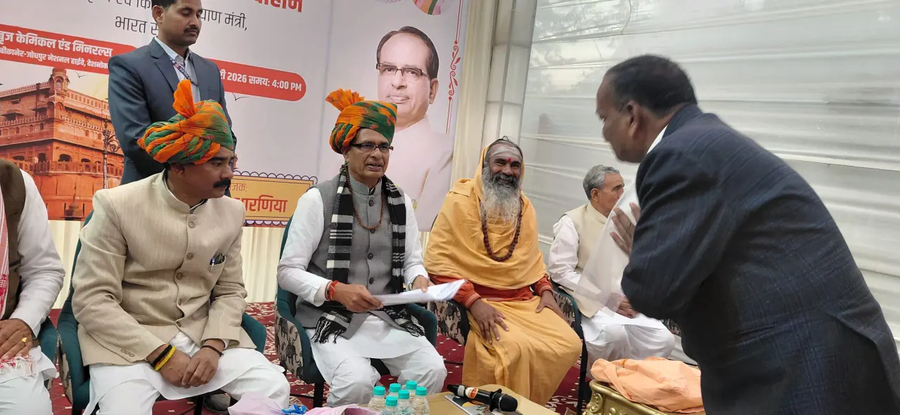अग्रवाल एवं पचीसिया ने केंद्रीय मंत्री शिवराज सिंह चौहान को सौंपा ज्ञापन