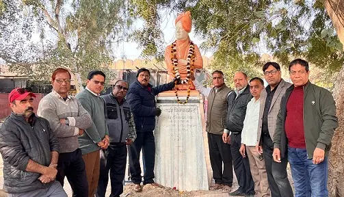 स्वामी विवेकानंद के आदर्शों पर चलने का लिया संकल्प