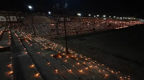 दीपकों की रोशनी से झिलमिलाया सूरसागर
