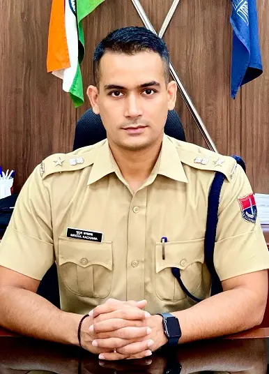 तीन वांछित अपराधियों पर इनामी राशि घोषित