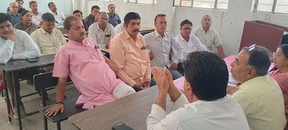 शिक्षकों से जुड़े मुद्दों पर किया मंथन