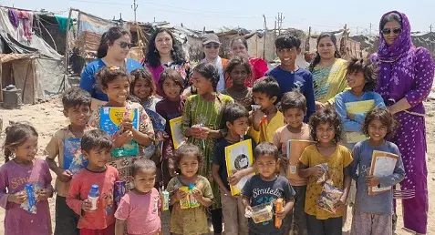 बस्ती के बच्चों संग बिताएं पल,स्वास्थ्य, स्वच्छता और शिक्षा पर किया जागरूक