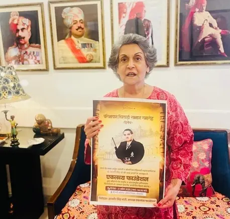 महाराजा डॉ करणीसिंह की जयंति पर मूक-बधिर बच्चों व वृद्ध आश्रम को फल,ज्यूस का वितरण