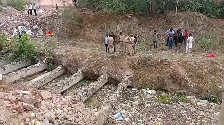 नाले में मिला सड़ा गला शव,शरीर के कई अंग गायब