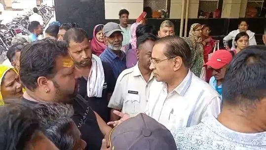 जिले में बिना पंजीकरण चल रही ठेका प्रथा,पीबीएम भी शामिल,थमाया नोटिस