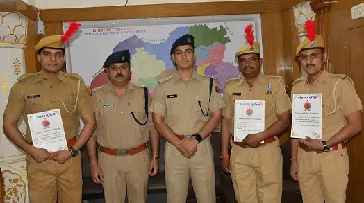 इन पुलिसकर्मियों को मिला उत्कृष्ट सेवा अवार्ड