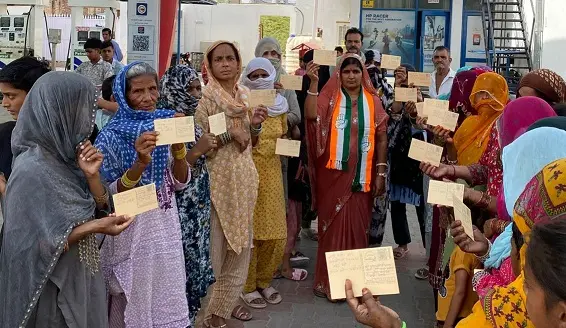 मोदी कुछ शर्म करो,मंहगाई को कम करो