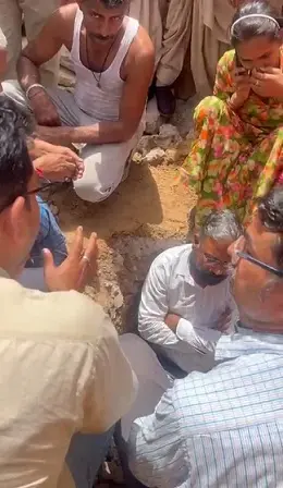 ओर गढ्ढे में बैठ गये भाजपा के युवा नेता,जाने क्या रहा कारण