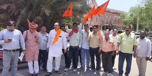 श्रमिकों का बने पहचान पत्र,ठेका संस्थानों को हो पंजीयन