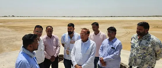 तो प्यासी नहीं मरती शहर की जनता