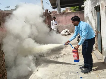 शहर के अनेक अस्पतालों में अचानक लगी आग! अग्निशमन यंत्र से पाया काबू