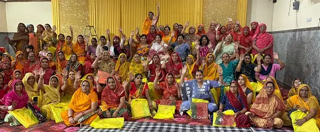 नवाह्न पारायण पाठ 17 से,16 को निकलेगी शोभायात्रा,साडिय़ों का हुआ वितरण