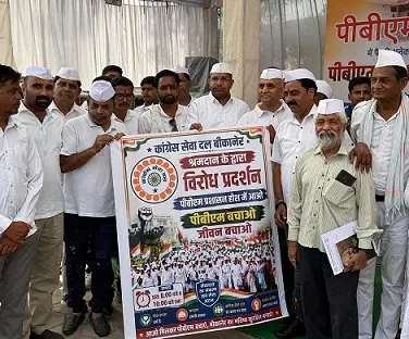 कांग्रेस सेवादल ने अस्पताल में की सफाई,झाड़ू लेकर निकाली रैली