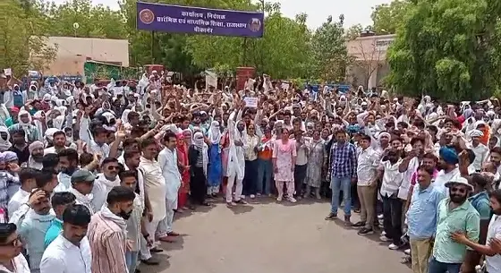 प्रदेश भर के चयनित पीटीआई का शिक्षा निदेशालय पर महापड़ाव