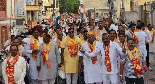 सचेतन झांकियों के साथ निकाली गई भव्य शोभायात्रा