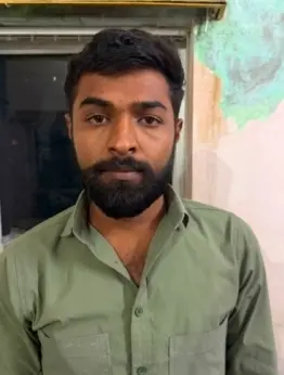 गाड़ी में हथियार लिये घूम रहा था,पुलिस ने धर दबोचा