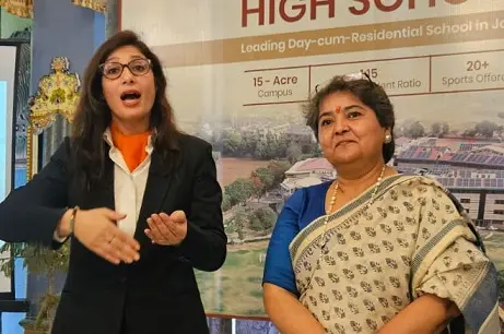 भविष्य की चुनौतियों के लिये तैयार करने की सोच का दूसरा नाम है धारव हाई स्कूल
