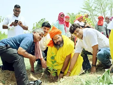 राष्ट्रीय संत श्री सरजूदास जी महाराज के जन्मदिन पर 108 जरुरतमंद परिवारों को मिली राशन किट