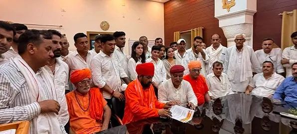 सख्त कानून इस दफा पास नहीं,तो सरकार को दिखाएंगे आईना