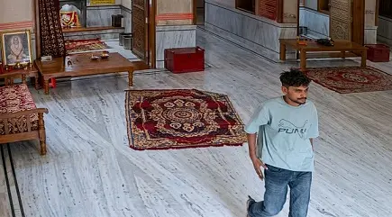 दिनदहाड़े गणेश मंदिर में चोरी,सीसीटीवी में कैद हुआ चोर