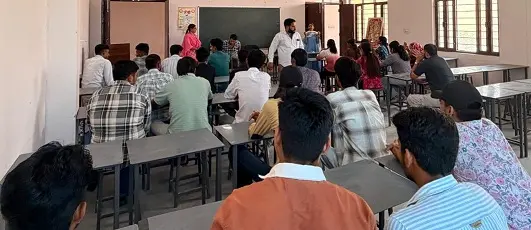 कॉलेज परिसर में पौधरोपण