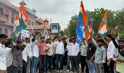 पेपर लीक,मोदी सरकार वीक” से गूंजा कलेक्ट्रेट