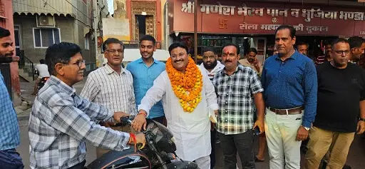टिकट मिलते ही प्रचार में उतरे प्रत्याशी,40 जनों ने दाखिल किया नामांकन पत्र