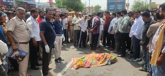 चूंगी नाके के पास ट्रक ने ली बुजुर्ग की जान,लोगों ने लगाया जाम