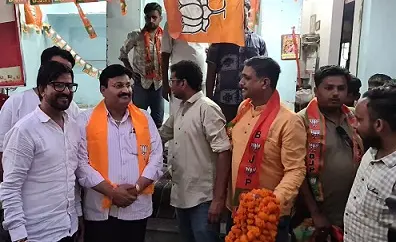 भाजपा-कांग्रेस प्रत्याशी के चुनाव कार्यालय का उद्घाटन