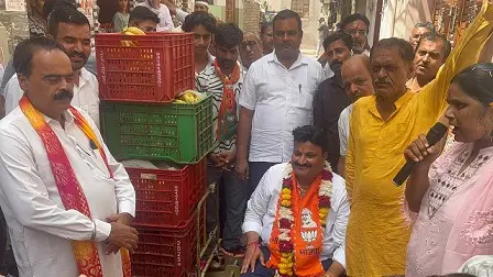 पारीक को गुड़ तुलादान व फ्रूट से तौलकर जताया समर्थन