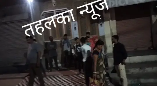 दाउजी रोड जाने वाली सड़क पर पर एक गाड़ी पर ताबड़तोड़ हमला,मची अफरा तफरी