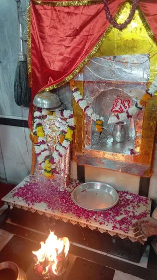 पूनरासर दरबार में उमड़े श्रद्धालु, लगाई धोक, गूंजे जयकारे