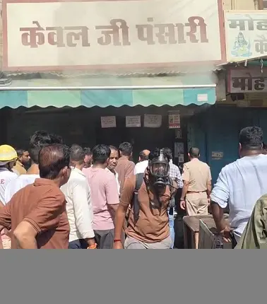 शॉर्ट सर्किट से दुकान में लगी आग,सामान जला